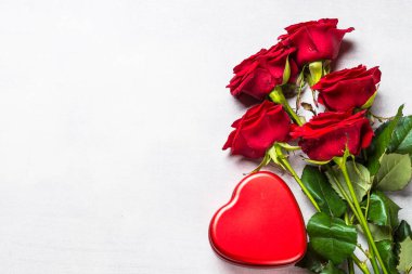 Tatil arka plan ile hediye ve çiçek.