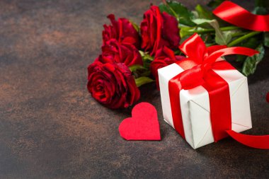 Valentine, mevcut ile tatil arka plan ve çiçek.