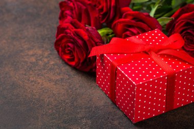 Tatil arka plan ile hediye ve çiçek.