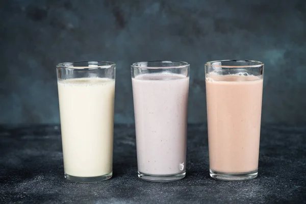 Proteincocktails im Glas, Sporternährung. — Stockfoto