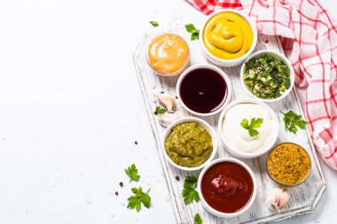 Sos ayarla çeşitler - mayonez, hardal, ketçap ve diğerleri o