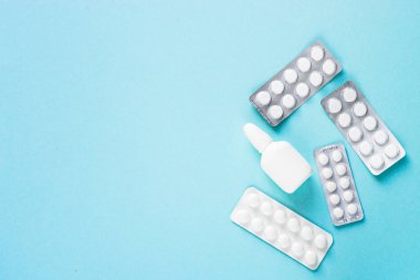 Hap mavi arka plan üstünde göster. 