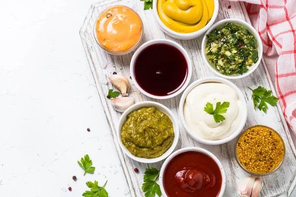 Sauce Set Sortiment - Mayonnaise, Senf, Ketchup und andere o — Stockfoto