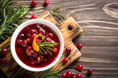  Kızılcık sosu bir kase Üstten Görünüm.