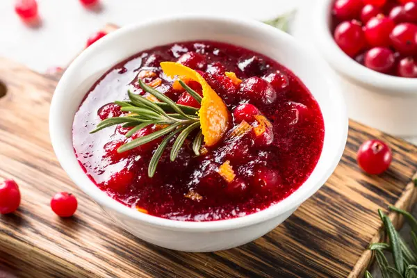  Kızılcık sosu bir kase Üstten Görünüm.