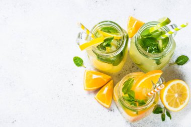 Limonata, mojito ve beyaz turuncu limonata.