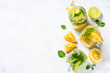 Limonata, mojito ve beyaz turuncu limonata.
