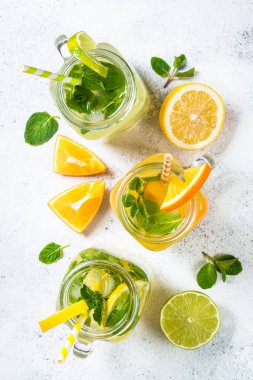 Limonata, mojito ve beyaz turuncu limonata.
