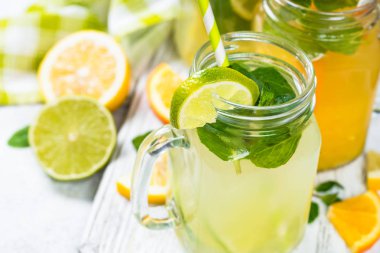 Limonata, mojito ve beyaz turuncu limonata.