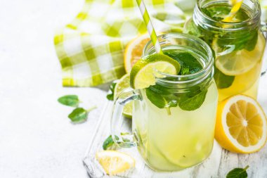 Limonata, mojito ve beyaz turuncu limonata.