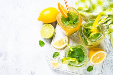Limonata, mojito ve beyaz turuncu limonata.