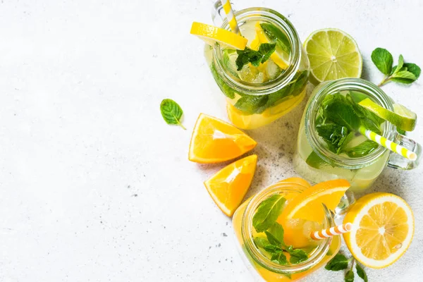 Limonata, mojito ve beyaz turuncu limonata.