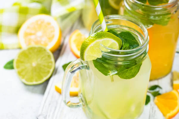 Limonata, mojito ve beyaz turuncu limonata.