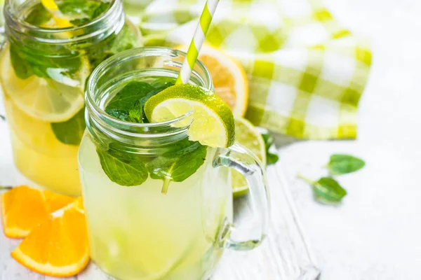 Limonata, mojito ve beyaz turuncu limonata.