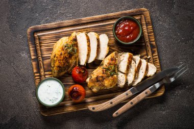 Tavuk biftek soslar en iyi manzaralı.