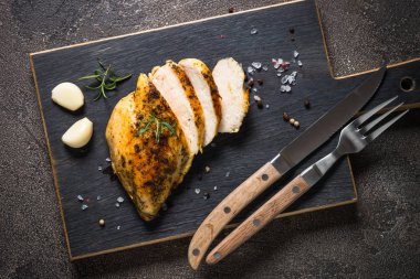 Tavuk biftek soslar en iyi manzaralı.