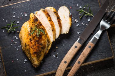 Tavuk biftek soslar en iyi manzaralı.