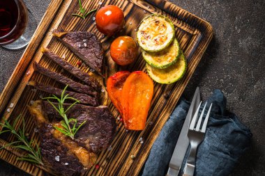 Izgara Dana biftek sebze en iyi manzaralı.