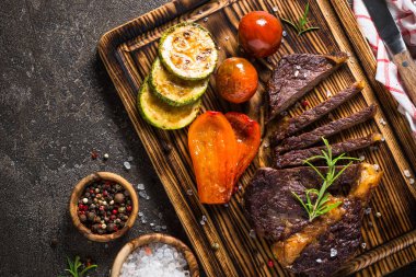 Izgara Dana biftek sebze en iyi manzaralı.