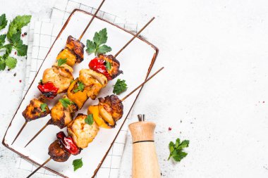 Tavuk kebap ızgara eti beyaz.