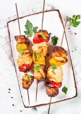 Tavuk kebap ızgara eti beyaz.