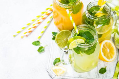 Limonata, mojito ve beyaz turuncu limonata.