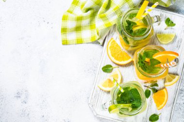 Limonata, mojito ve beyaz turuncu limonata.