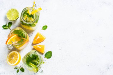 Limonata, mojito ve beyaz turuncu limonata.