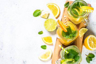 Limonata, mojito ve beyaz turuncu limonata.