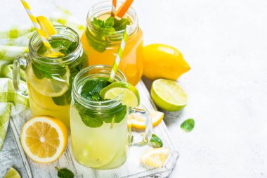 Limonata, mojito ve beyaz turuncu limonata.