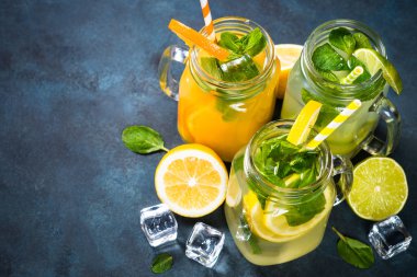 Limonata, mojito ve beyaz turuncu limonata.