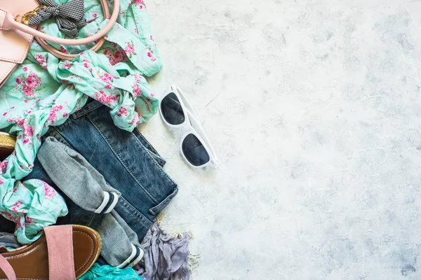 Mujer ropa conjunto casual vista superior . — Foto de Stock