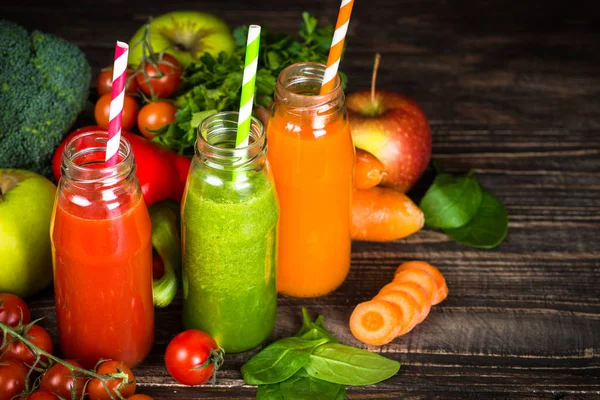 Ovocné a zeleninové smoothie nápoj. — Stock fotografie