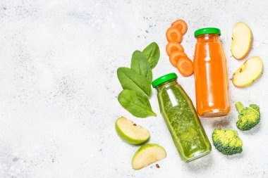 Meyve ve sebze güler yüzlü içecek. 