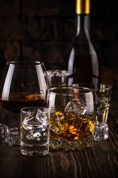 Stark alkohol drycker - cognac, Rom, vodka, whisky, tequila. — Stockfoto