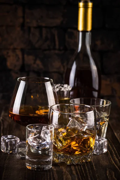 Stark alkohol drycker - cognac, Rom, vodka, whisky, tequila. — Stockfoto