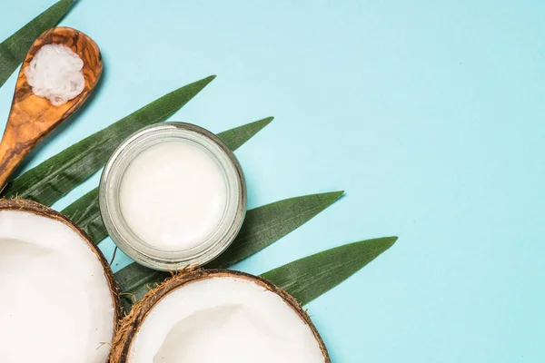 Coconut oil, natural cosmetic flat lay. — Stock Photo, Image