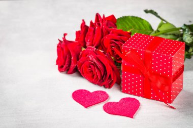 Valentine, mevcut ile tatil arka plan ve çiçek.