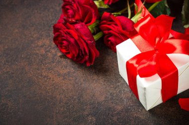 Tatil arka plan ile hediye ve çiçek.