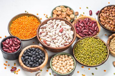 Baklagiller, mercimek, chikpea ve fasulye karışım beyaz.