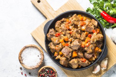 sığır eti güveç sebze ile.