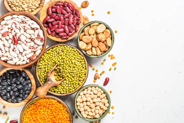 Baklagiller, mercimek, chikpea ve fasulye karışım beyaz.