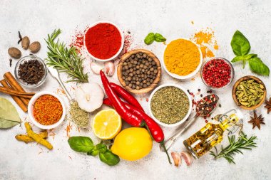 Çeşitli baharat lar ve otlar üst görünümü seti.