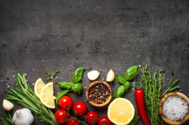 Baharat ve otlar karanlık taş tablo seçimi.