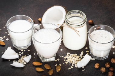 Vegan olmayan süt alternatif süt - fındık ve yulaf. 