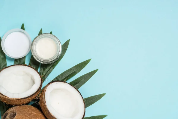 Coconut oil, natural cosmetic flat lay. — Stock Photo, Image