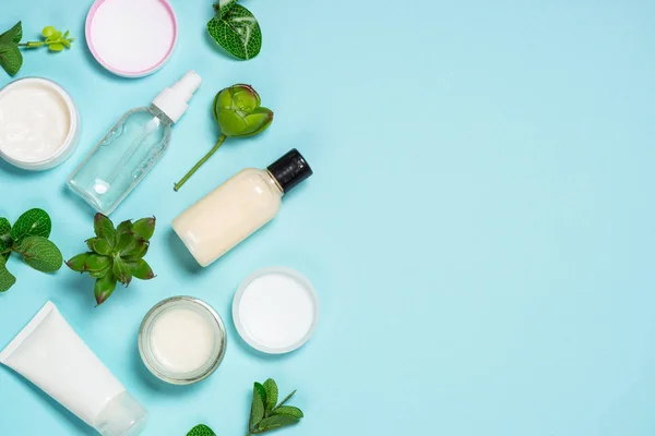 Cosméticos faciais, produtos de cuidados da pele flat lay . — Fotografia de Stock