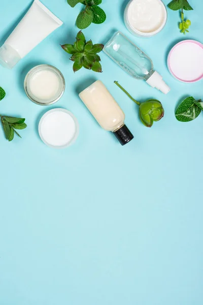 Cosmétiques du visage, produit de soins de la peau plat lay . — Photo