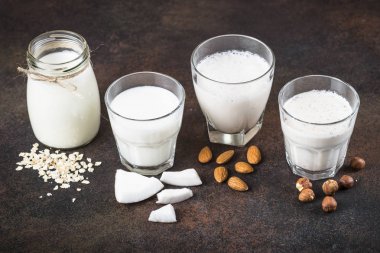 Vegan olmayan süt alternatif süt - fındık ve yulaf. 