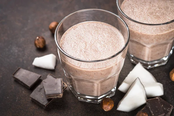 Chocolate coco avelã milkshake ou smoothie . — Fotografia de Stock